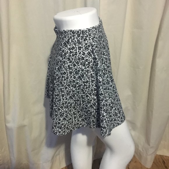 Aeropostale Skater Skirt Black White Floral - Picture 3 of 4